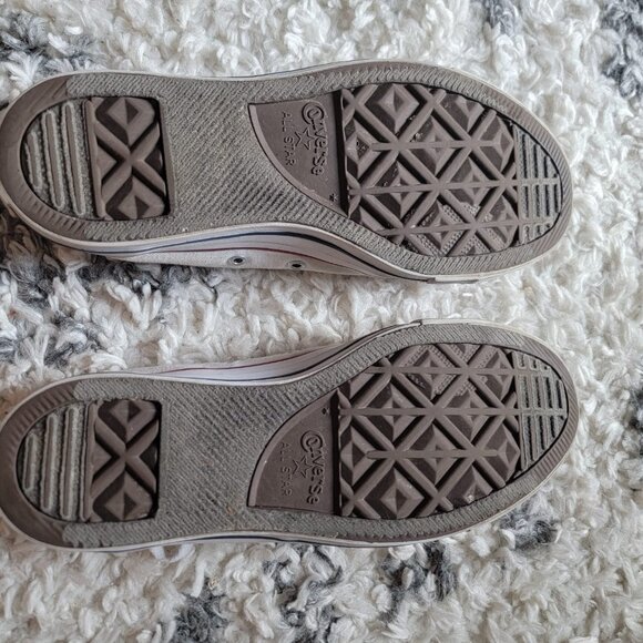 Classic white Chucks in GREAT shape - Picture 7 of 11